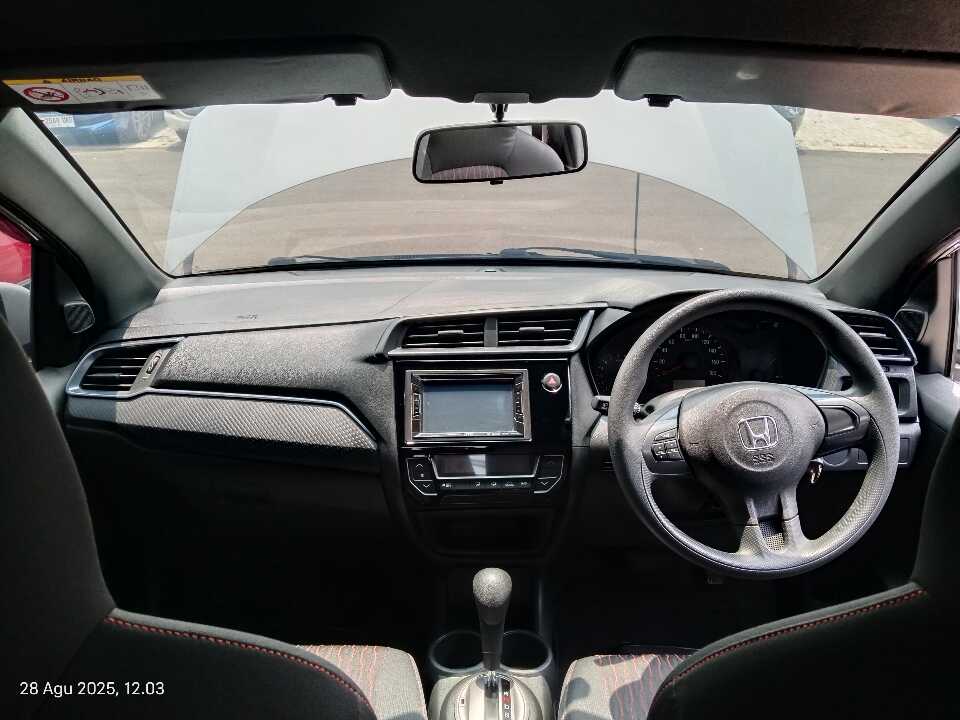 Foto Mobil Bekas Dashboard Honda Brio 1.2 RS tahun 2018