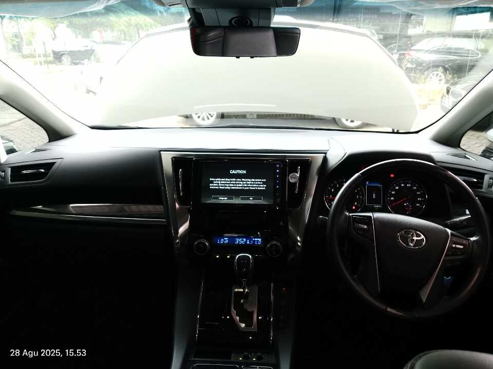 Foto Mobil Bekas Dashboard Toyota Vellfire 2.5 G tahun 2021