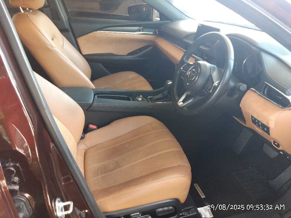 Foto Mobil Bekas Kabin Depan Mazda 6 2.5 tahun 2023