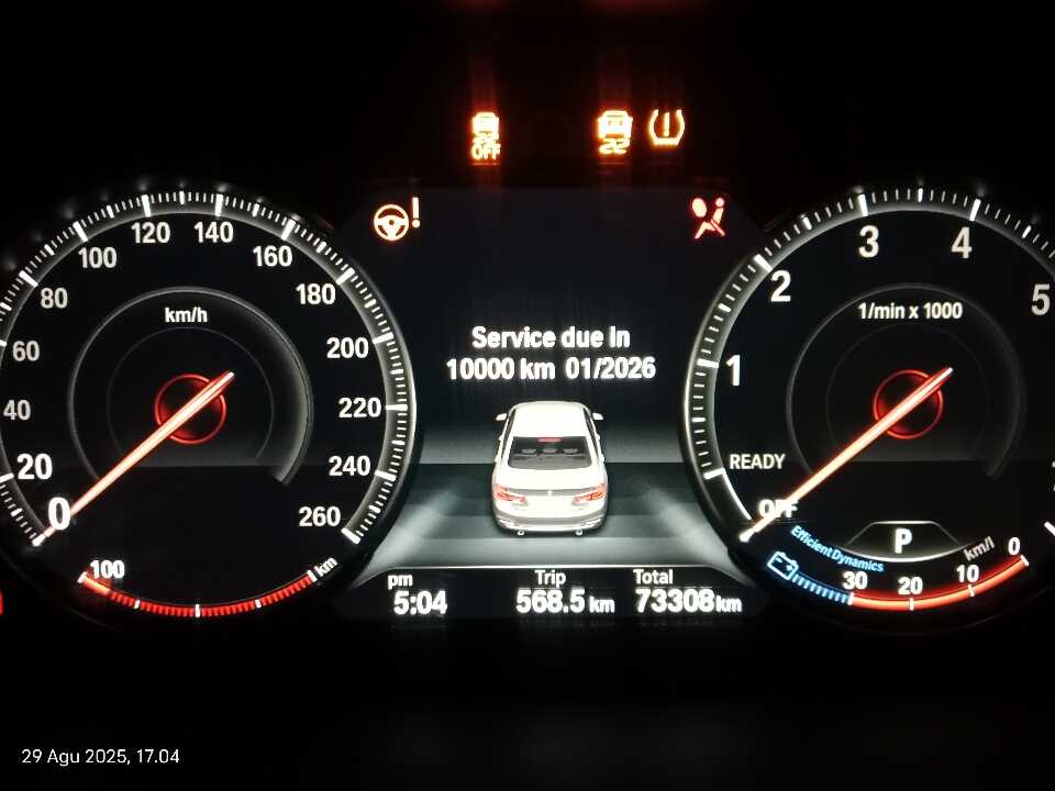 Foto Mobil Bekas Odometer BMW 320i 2.0 tahun 2019