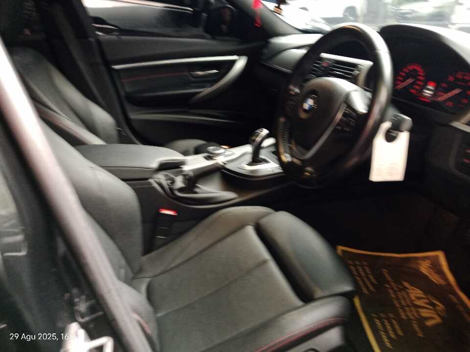 Foto Mobil Bekas Kabin Depan BMW 320i 2.0 tahun 2019