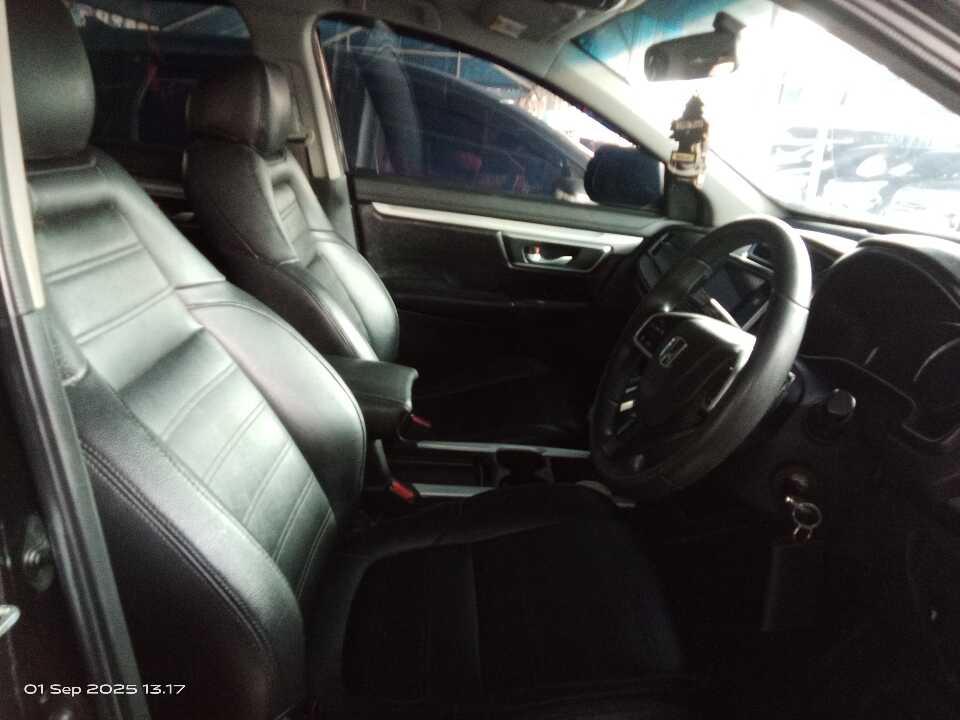 Foto Mobil Bekas Kabin Depan Honda CR-V 2.0 tahun 2018