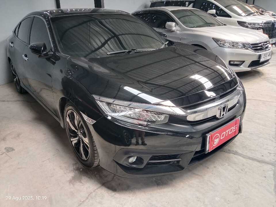2016 Honda Civic 1.5 Turbo - Foto 1 dari 6
