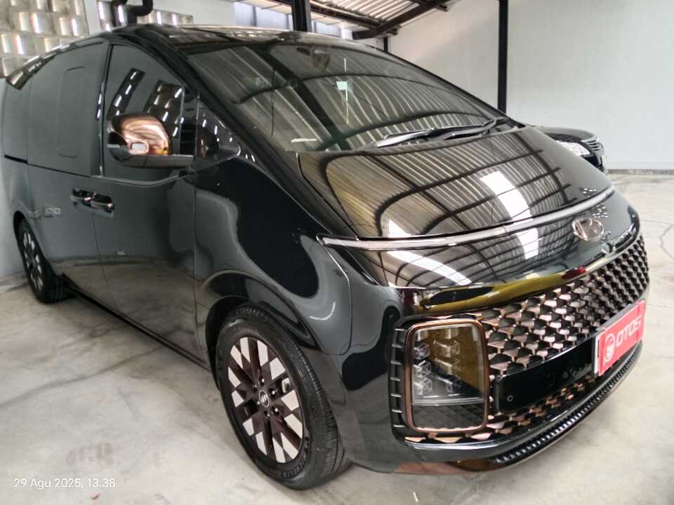 2021 Hyundai Staria 2.2 - Foto 1 dari 6