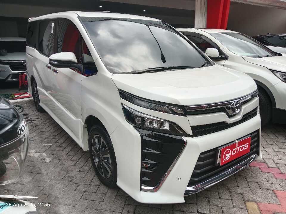 2021 Toyota Voxy 2.0 - Foto 1 dari 6