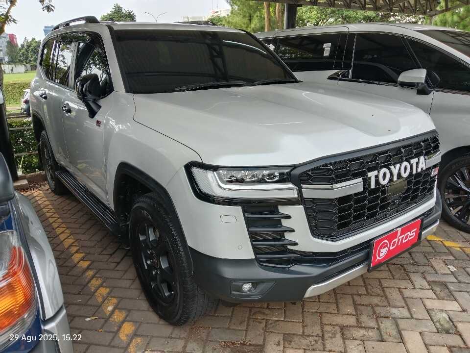 2024 Toyota Land Cruiser 3.3 300 GR Sport - Foto 1 dari 6