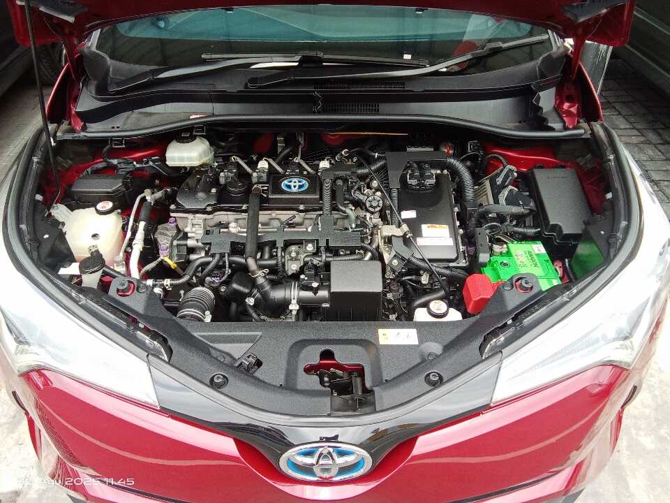 Foto Mobil Bekas Mesin Toyota C-HR 1.8 tahun 2021