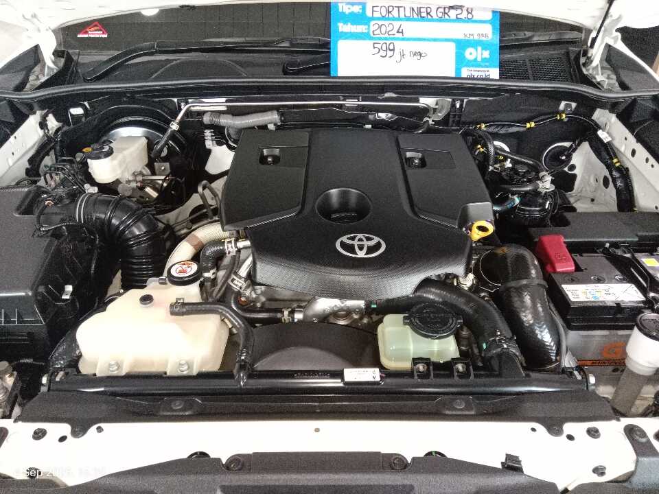 Foto Mobil Bekas Mesin Toyota Fortuner 2.8 4X2 VRZ tahun 2024