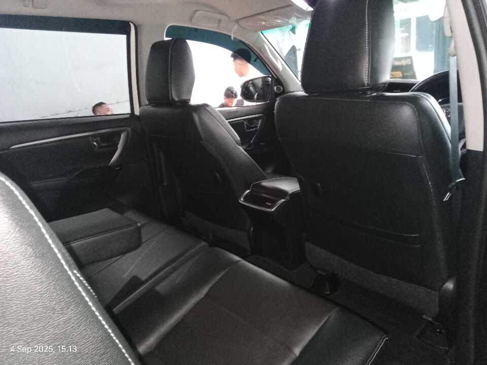 Foto Mobil Bekas Kabin Belakang Toyota Fortuner 2.8 4X2 VRZ tahun 2024