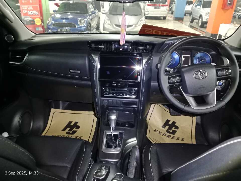 Foto Mobil Bekas Dashboard Toyota Fortuner 2.4 4X2 VRZ tahun 2021