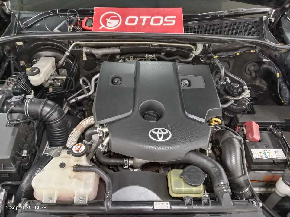 Foto Mobil Bekas Mesin Toyota Fortuner 2.4 4X2 VRZ tahun 2021