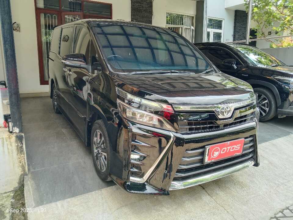2018 Toyota Voxy 2.0 - Foto 1 dari 6