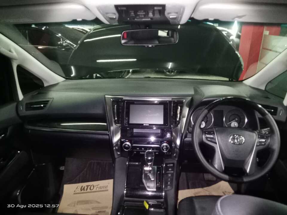 Foto Mobil Bekas Dashboard Toyota Vellfire 2.5 G tahun 2017