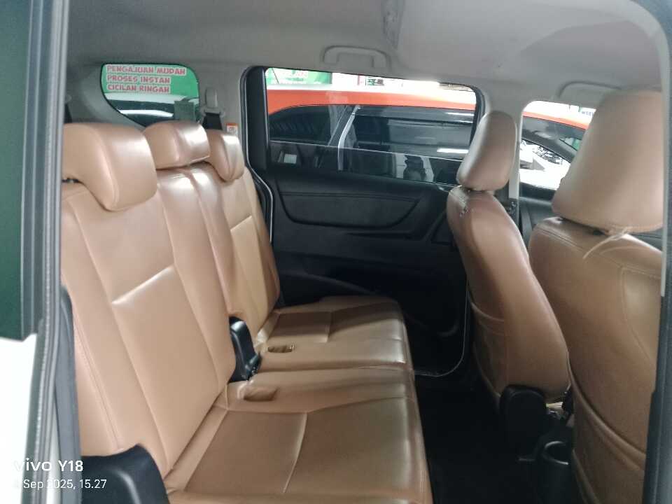 Foto Mobil Bekas Kabin Belakang Toyota Sienta 1.5 V tahun 2016
