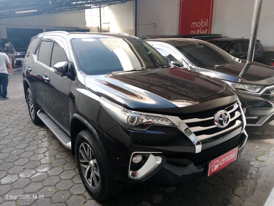 2019 Toyota Fortuner 2.4 4X2 VRZ - Foto 1 dari 6