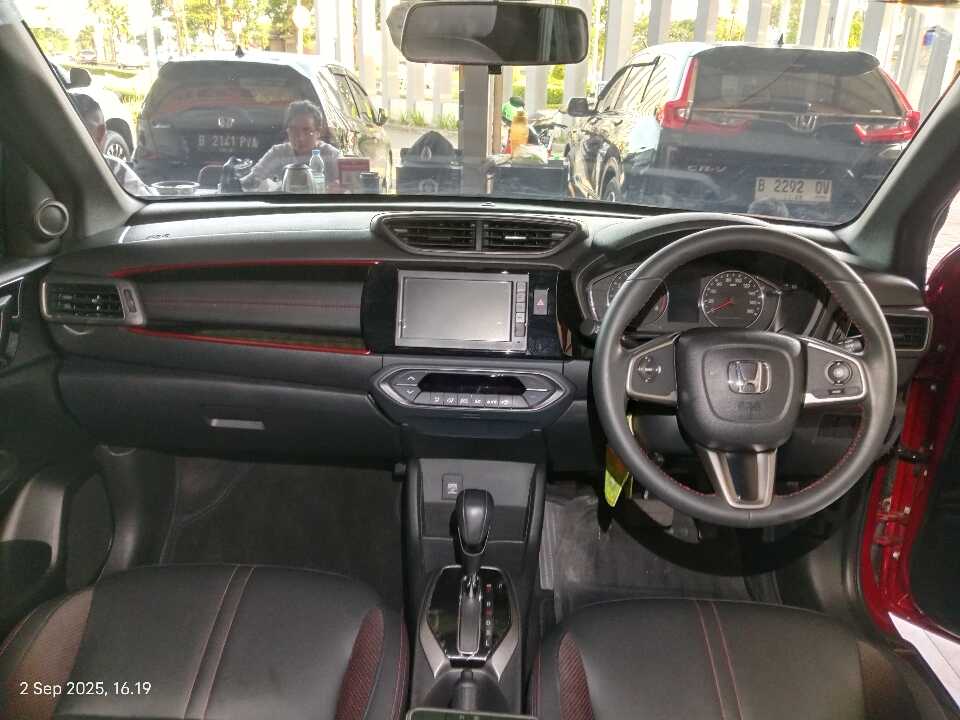 Foto Mobil Bekas Dashboard Honda WR-V 1.5 RS tahun 2024