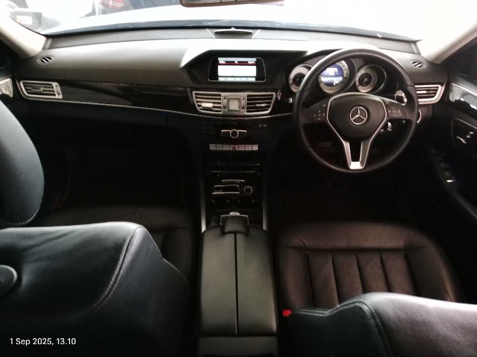 Foto Mobil Bekas Dashboard Mercedes-Benz E250 2.0 tahun 2014