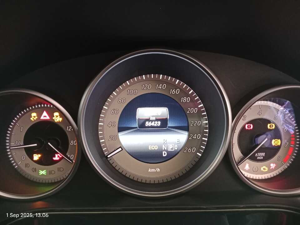 Foto Mobil Bekas Odometer Mercedes-Benz E250 2.0 tahun 2014