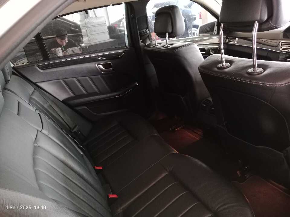 Foto Mobil Bekas Kabin Belakang Mercedes-Benz E250 2.0 tahun 2014