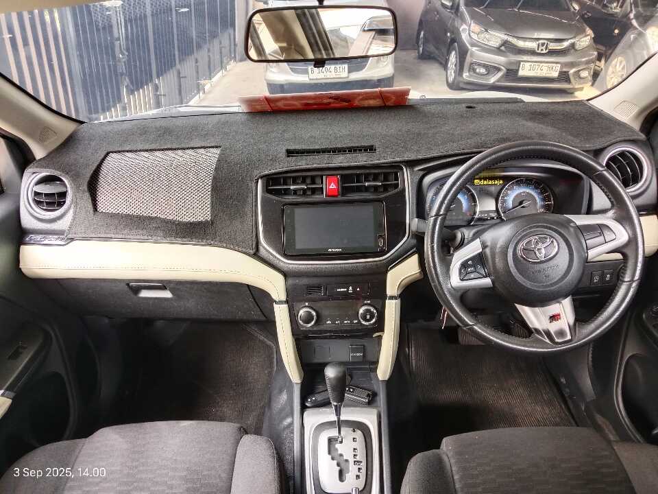 Foto Mobil Bekas Dashboard Toyota Rush 1.5 S GR Sport tahun 2022