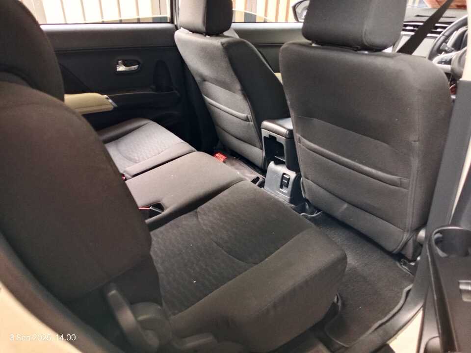 Foto Mobil Bekas Kabin Belakang Toyota Rush 1.5 S GR Sport tahun 2022