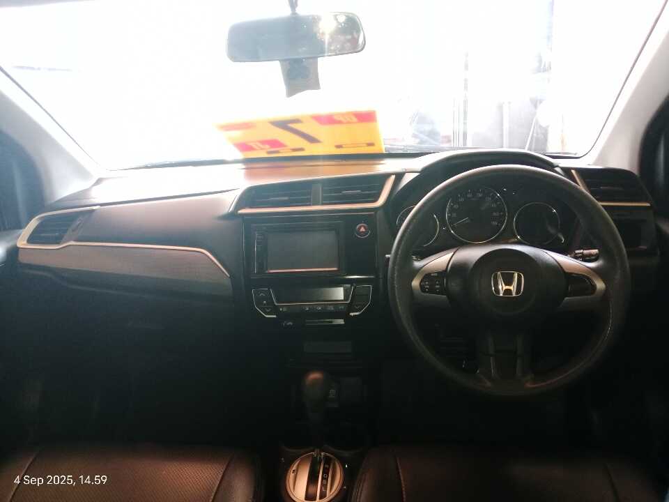 Foto Mobil Bekas Dashboard Honda BR-V 1.5 E tahun 2016