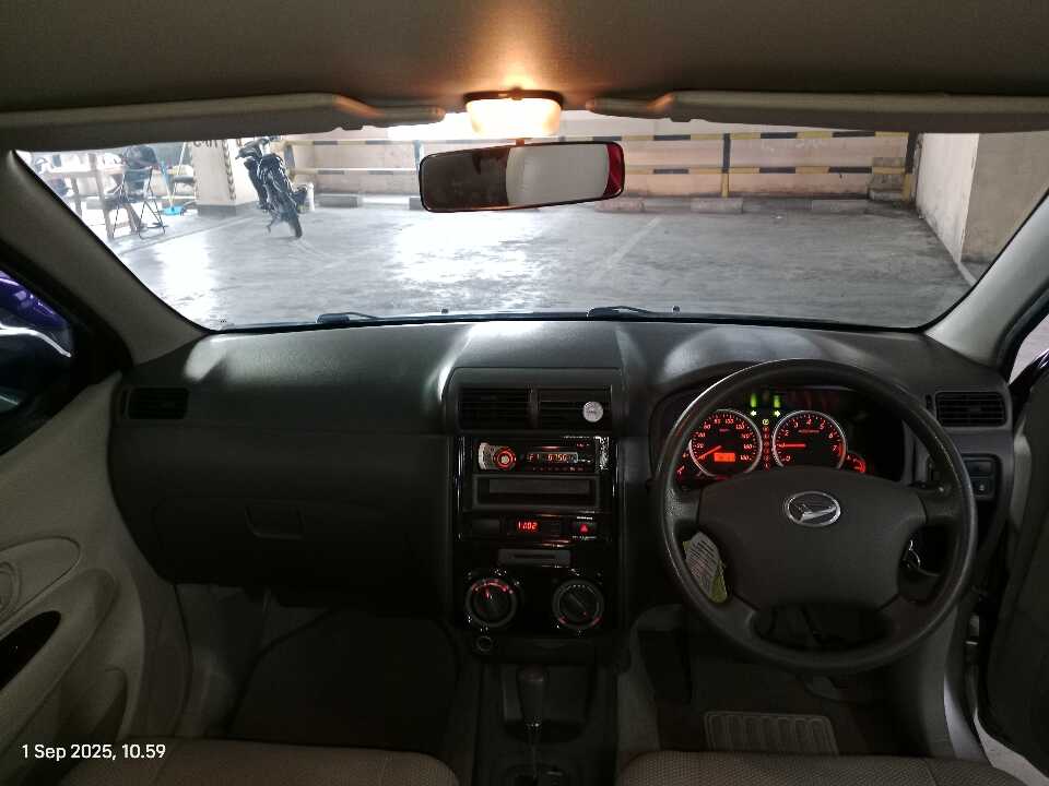 Foto Mobil Bekas Dashboard Daihatsu Xenia 1.3 tahun 2011