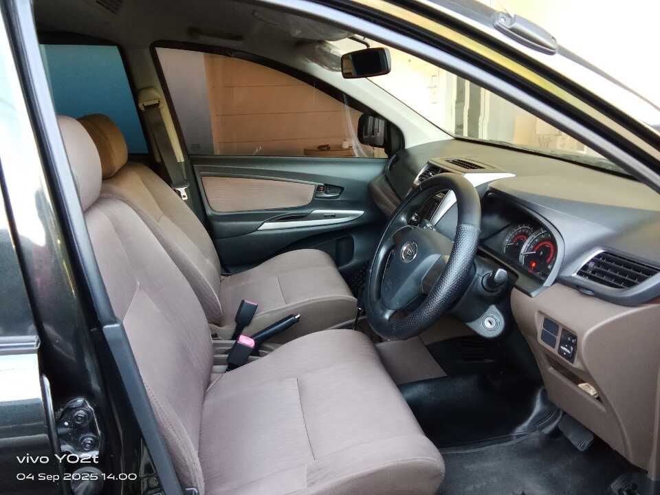 Foto Mobil Bekas Kabin Depan Daihatsu Xenia 1.3 R tahun 2016