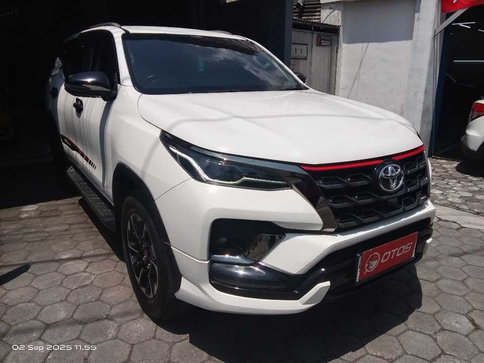 2021 Toyota Fortuner 2.4 4X2 VRZ TRD - Foto 1 dari 6
