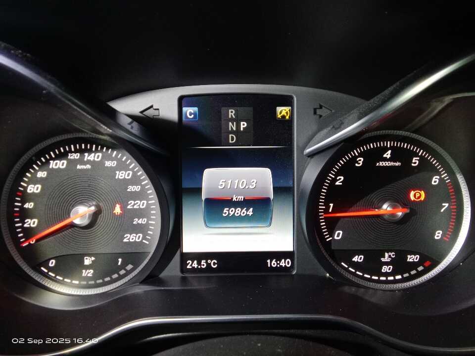 Foto Mobil Bekas Odometer Mercedes-Benz GLC250 2.0 tahun 2017