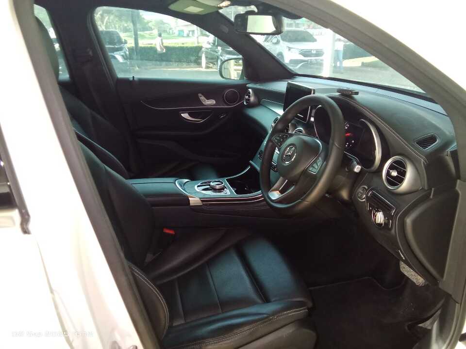 Foto Mobil Bekas Kabin Depan Mercedes-Benz GLC250 2.0 tahun 2017