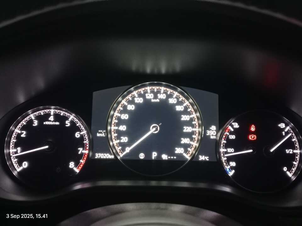 Foto Mobil Bekas Odometer Mazda CX-30 2.0 tahun 2023