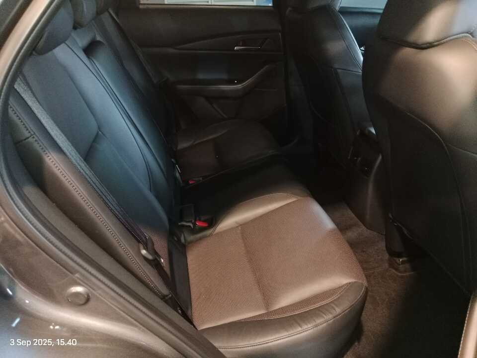 Foto Mobil Bekas Kabin Belakang Mazda CX-30 2.0 tahun 2023