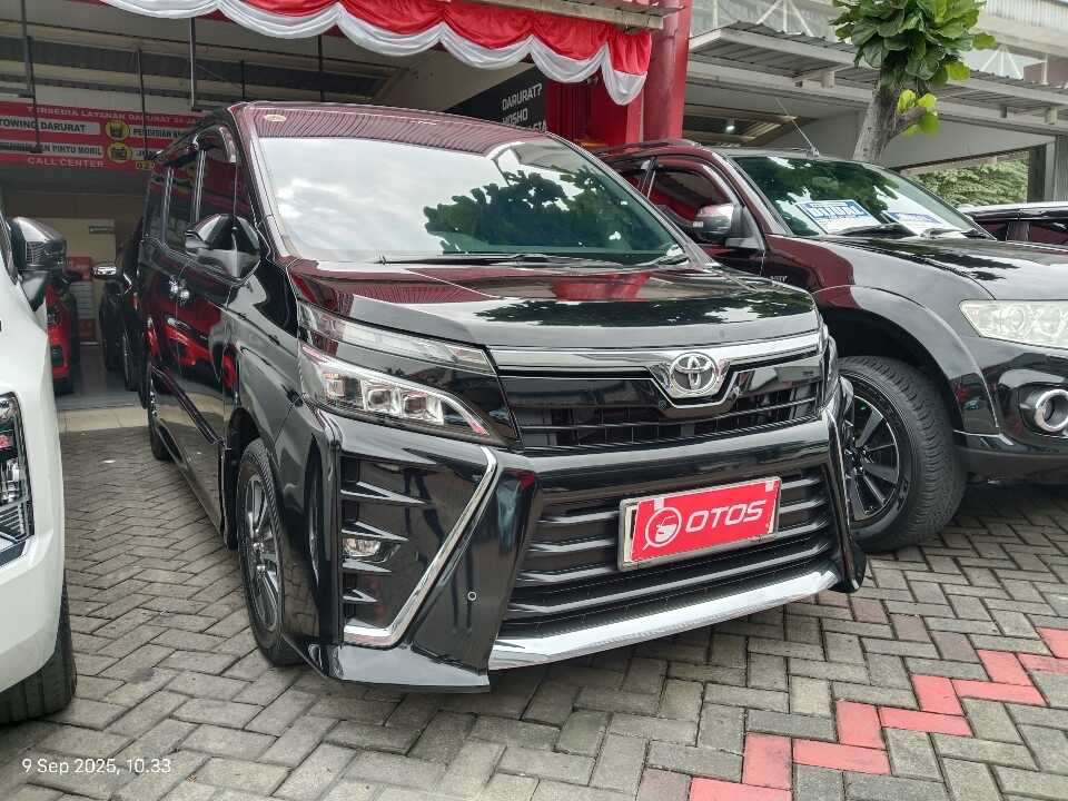 2018 Toyota Voxy 2.0 - Foto 1 dari 6
