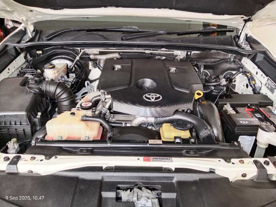 Foto Mobil Bekas Mesin Toyota Fortuner 2.4 4X2 VRZ tahun 2017