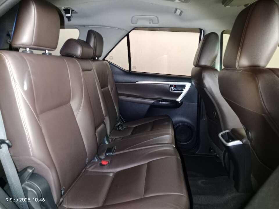 Foto Mobil Bekas Kabin Belakang Toyota Fortuner 2.4 4X2 VRZ tahun 2017