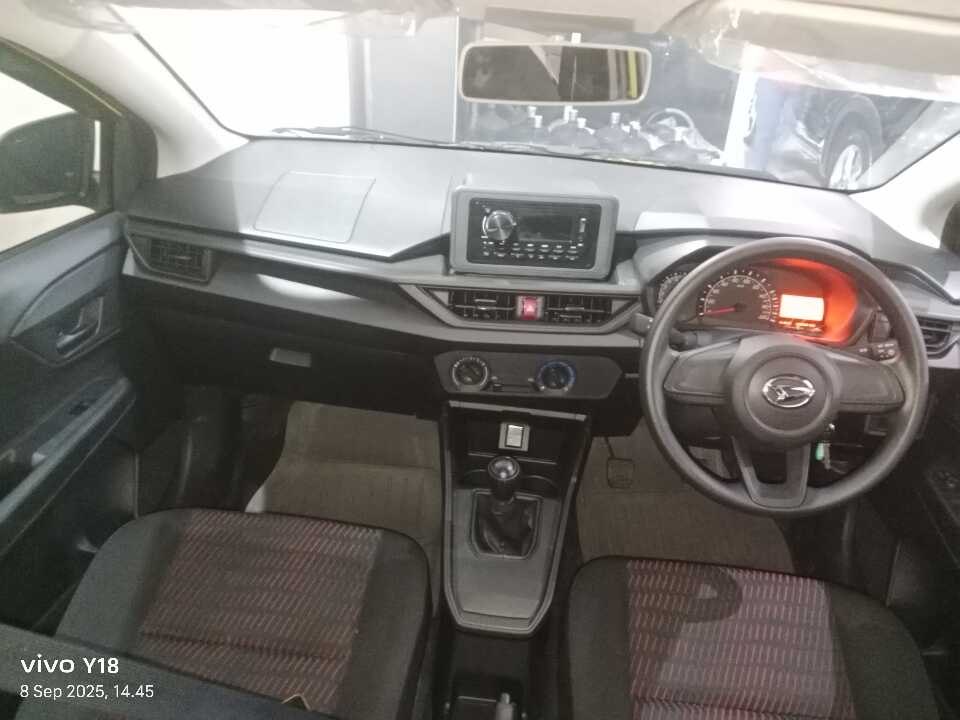 Foto Mobil Bekas Dashboard Daihatsu Ayla 1.0 X tahun 2024