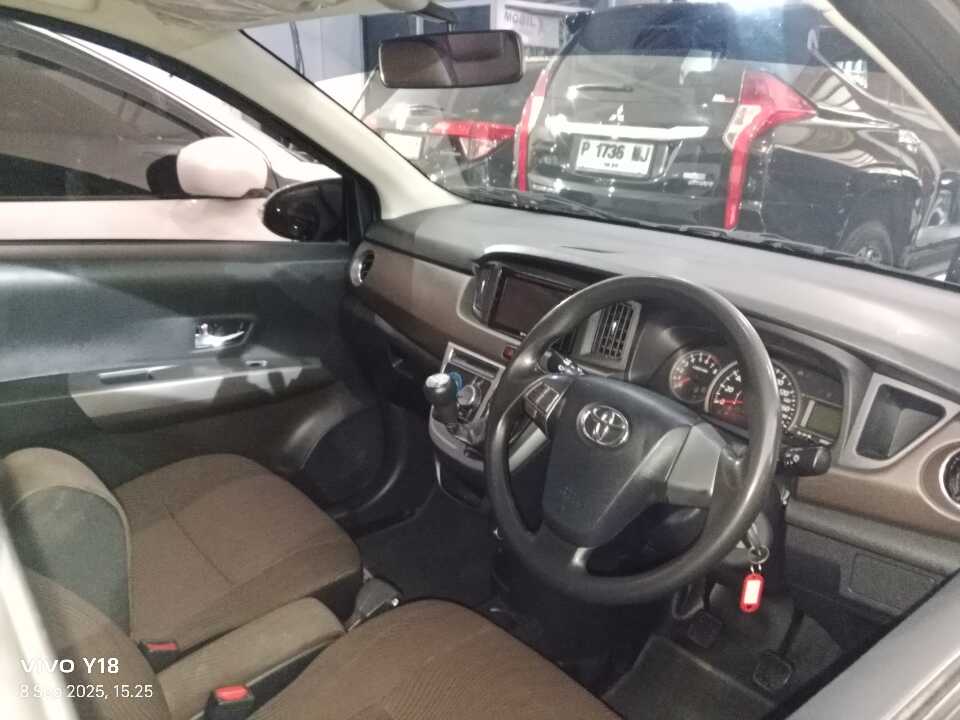 Foto Mobil Bekas Kabin Depan Toyota Calya 1.2 G tahun 2022
