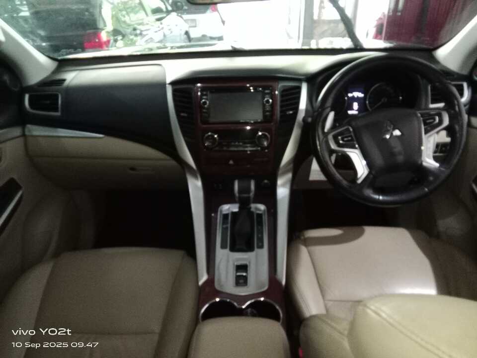 Foto Mobil Bekas Dashboard Mitsubishi Pajero Sport 2.4 Dakar Ultimate tahun 2018