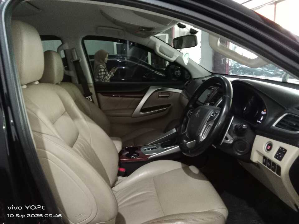 Foto Mobil Bekas Kabin Depan Mitsubishi Pajero Sport 2.4 Dakar Ultimate tahun 2018