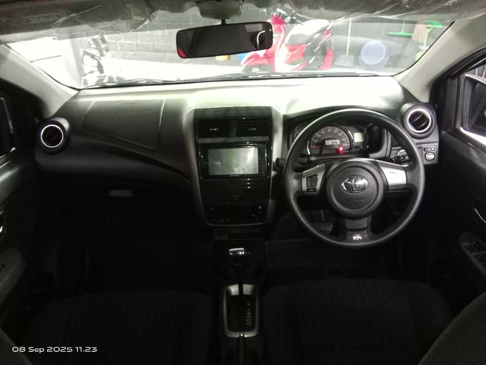 Foto Mobil Bekas Dashboard Toyota Agya 1.2 G tahun 2022