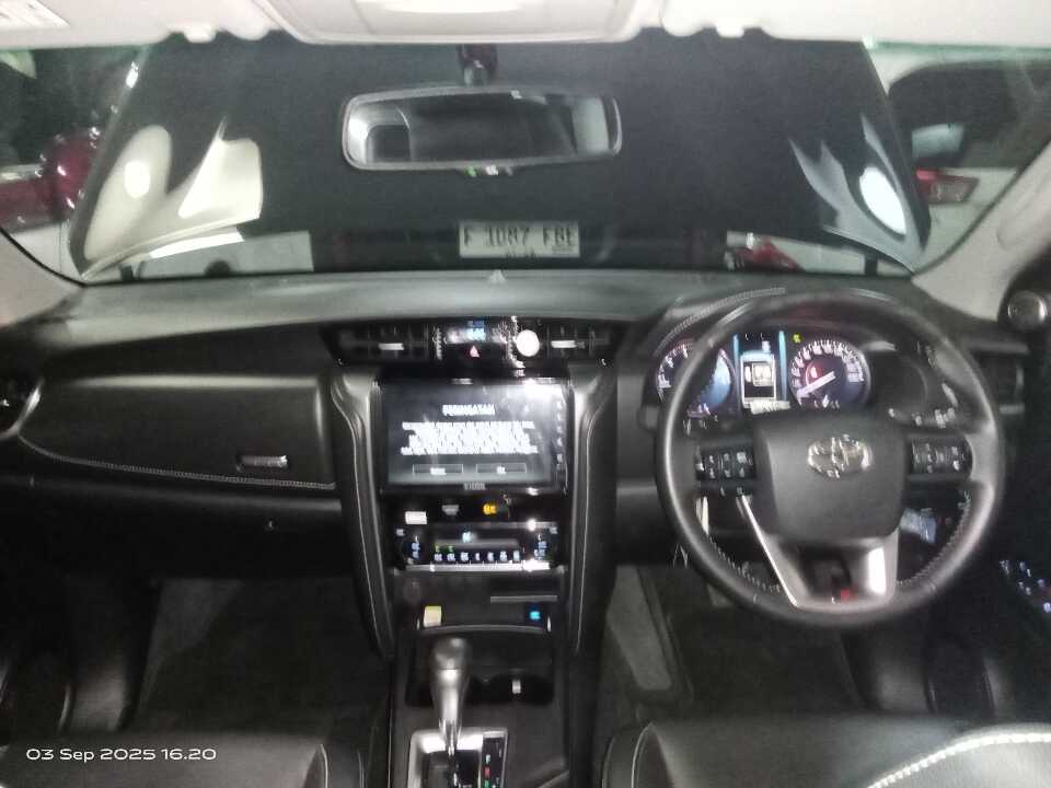 Foto Mobil Bekas Dashboard Toyota Fortuner 2.8 4X2 VRZ tahun 2023