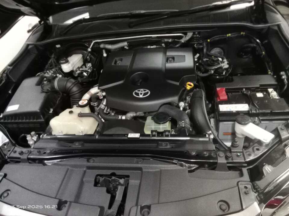 Foto Mobil Bekas Mesin Toyota Fortuner 2.8 4X2 VRZ tahun 2023