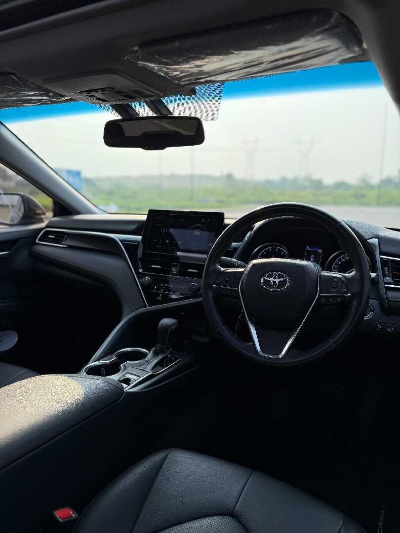 Foto Mobil Bekas Kabin Depan Toyota Camry 2.5 V tahun 2021