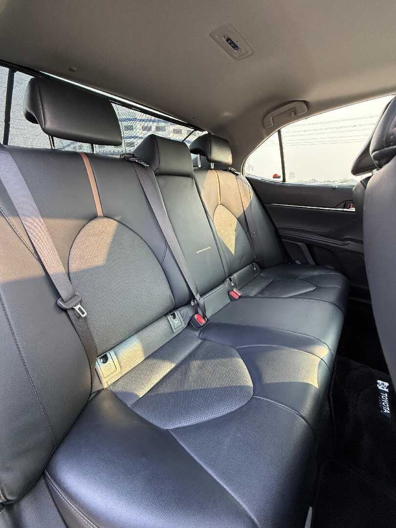 Foto Mobil Bekas Kabin Belakang Toyota Camry 2.5 V tahun 2021