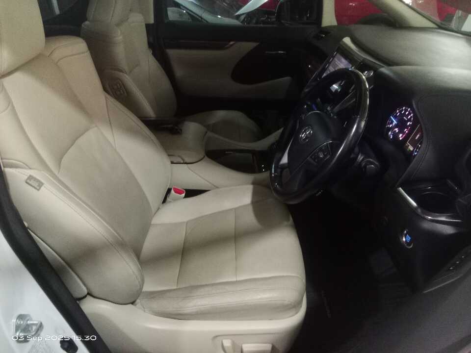 Foto Mobil Bekas Kabin Depan Toyota Alphard 2.5 G tahun 2018