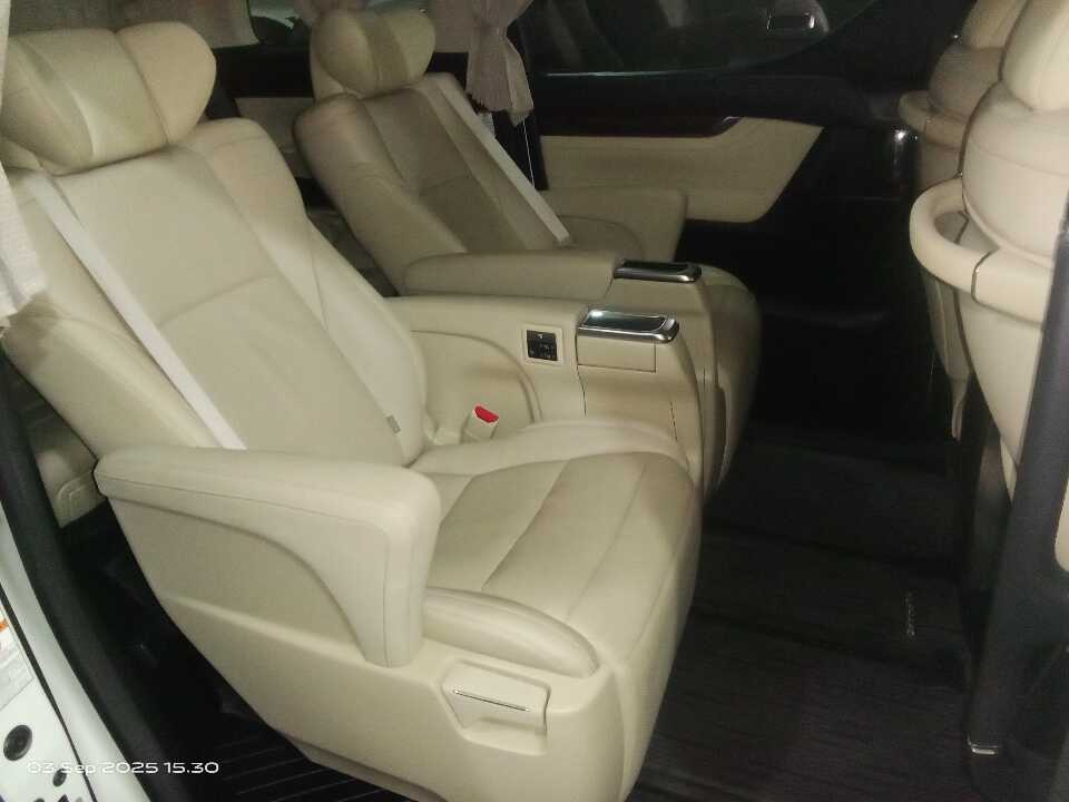 Foto Mobil Bekas Kabin Belakang Toyota Alphard 2.5 G tahun 2018