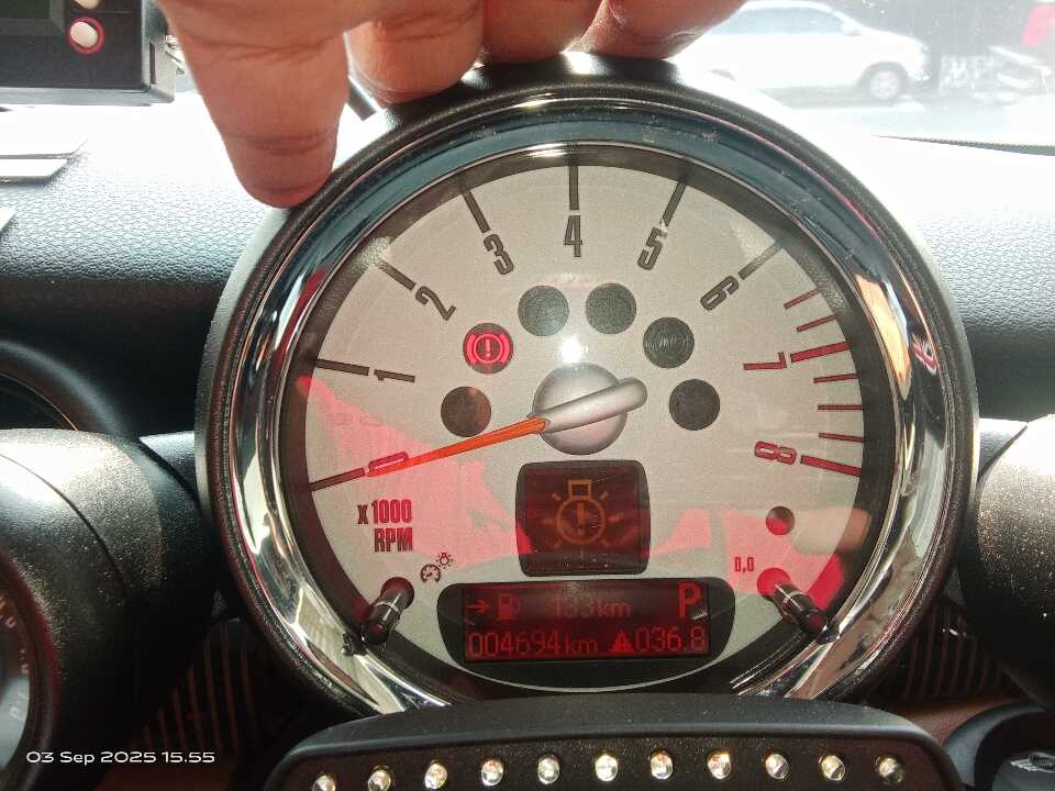 Foto Mobil Bekas Odometer MINI Cooper 1.6 tahun 2010