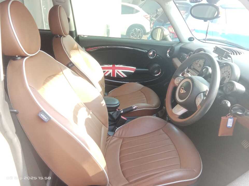 Foto Mobil Bekas Kabin Depan MINI Cooper 1.6 tahun 2010