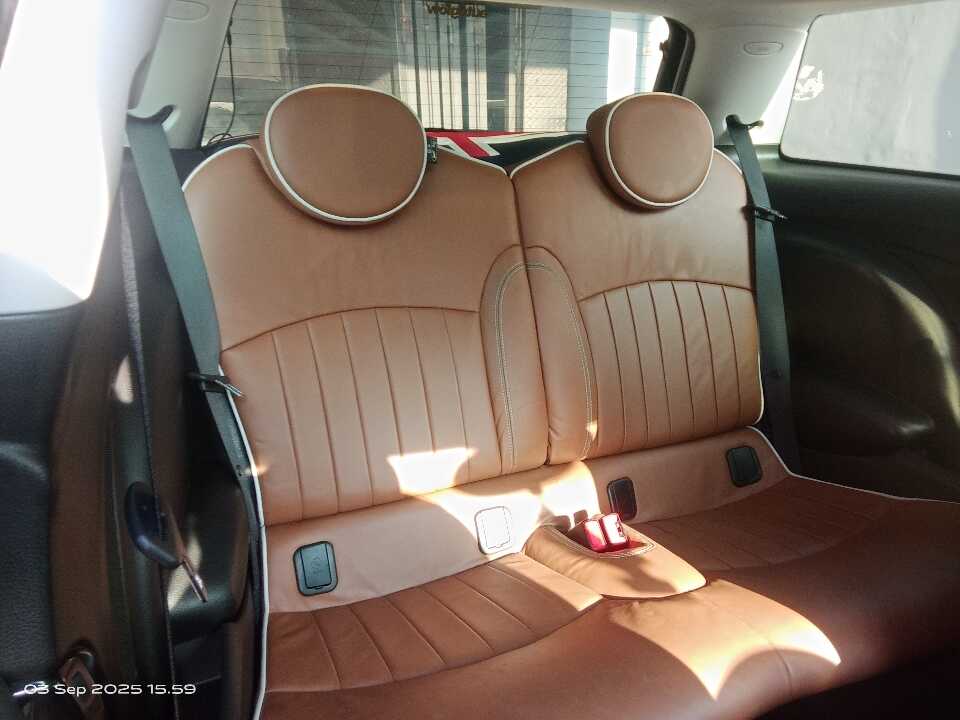 Foto Mobil Bekas Kabin Belakang MINI Cooper 1.6 tahun 2010